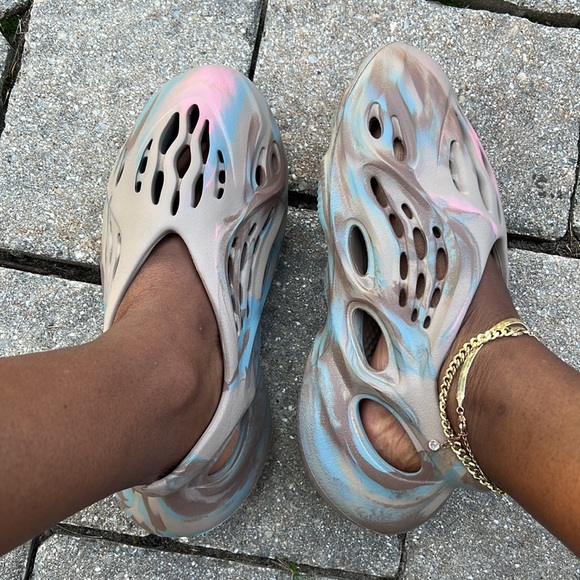 YEEEZY FOAM RUNNER - Picture 5 of 6